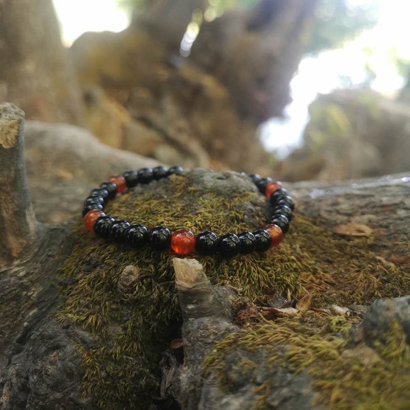 Elastyczna męska bransoletka z czarnego onyksu i pomarańczowego agatu na mchu