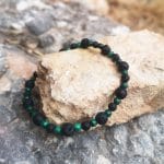Elastyczna męska bransoletka z lawy wulkanicznej i naturalnego malachitu na kamieniu