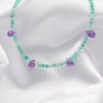 Bransoletka damska z zielonym amazonitem i fioletowym ametystem srebrna. Bransoletka regulowana