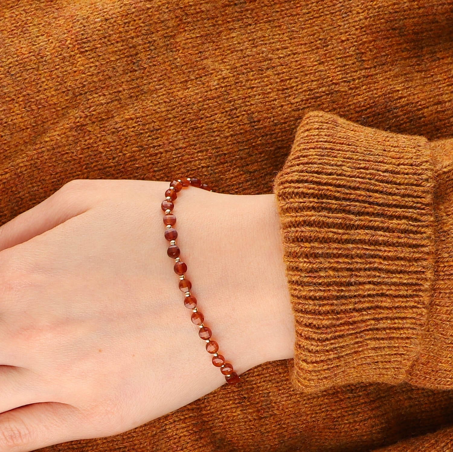 Damska srebrna pozłacana bransoletka w rudym kolorze z granatem CINNAMON