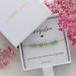 Bransoletka dla matki chrzestnej z awenturynem pozłacana w pudełeczku