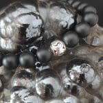 bransoletka męska jin jang czarny onyks na hematycie elastyczna bransoletka męska onyks z jin jang ze srebra leżąca na hematycie