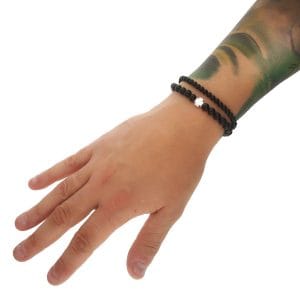 Srebrna bransoletka męska z czarnego onyksu oraz srebrnego krzyża pokoju na ręce razem z podstawową bransoletką męską z kulkami rozmiaru 4mm