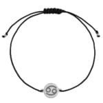Bransoletka dla znaku zodiaku Rak na sznurku z celebrytką. Bransoletka srebrna na czarnym sznurku dla Raka