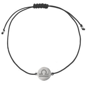 Bransoletka dla Wagi na sznurku z celebrytką. Bransoletka srebrna na czarnym sznurku na ręce