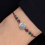 Bransoletka zodiakalna dla Koziorożca na sznurku z celebrytką i rubinem, malachitem i ametystem na ręce