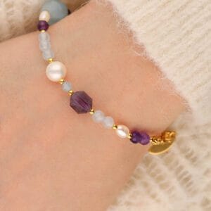 Damska pozłacana bransoletka z niebieskim akwamarynem i fioletowym ametystem regulowana na ręce