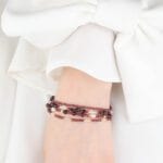 Bransoletka z granatem naturalnym i perłami pozłacana na ręce Bransoletka granat i perły pozłacana na ręce