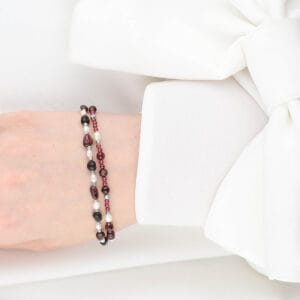 Bransoletka z granatem naturalnym, obsydianem i perłami srebrna na ręce