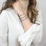 bransoletki na sznurku z kamieniami naturalnymi na ręce