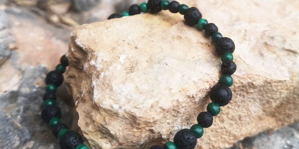 Elastyczna męska bransoletka z lawy wulkanicznej i naturalnego malachitu na kamieniu