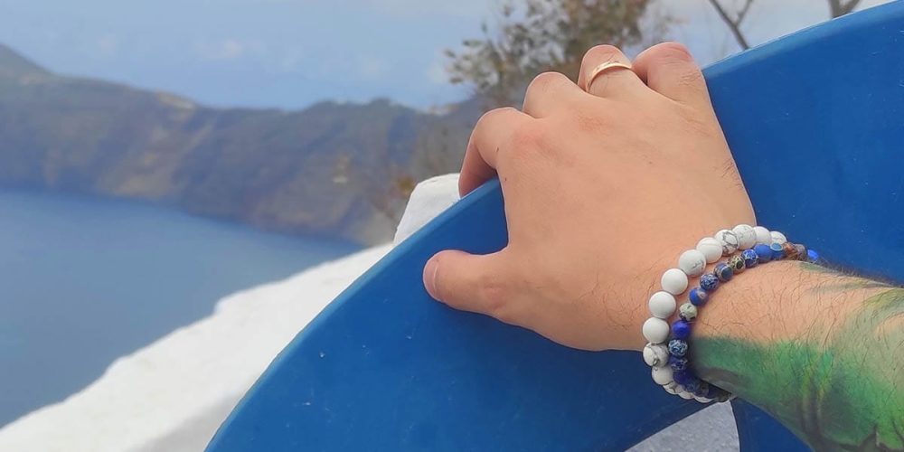 Bransoletki męskie elastyczne z howlitu i jaspisu na ręce