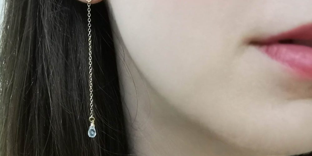 Długie wiszące kolczyki gold filled z naturalnym topazem założone