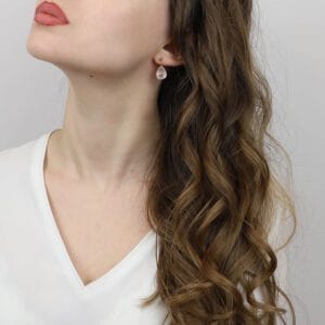 kolczyki z kwarcem różowym w oprawie srebrne pozłacane na sztyfcie ubrane