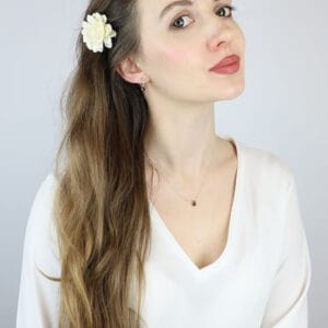 Delikatne srebrne kolczyki z kwarcem dymnym wiszące sztyfty MINI w uszach