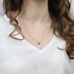 minimalistyczny naszyjnik z kwarcem dymnym w formie brioletki. Naszyjnik z diamentowanymi oczkami