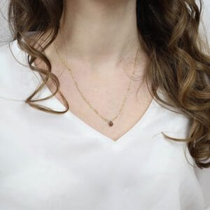 minimalistyczny naszyjnik z kwarcem dymnym w formie brioletki. Naszyjnik z diamentowanymi oczkami