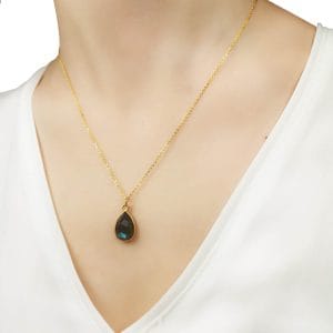 Damski naszyjnik srebrny pozłacany z labradorytem na dekolcie