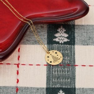 Świąteczny naszyjnik srebrny pozłacany z gwiazdkami i choinką okrągła celebrytka STARS AND TREE