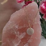 Damski naszyjnik srebrny pozłacany z masą perłową na kwarcu różówym