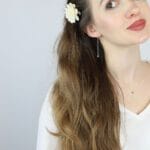 Minimalistyczny naszyjnik z perydotem srebrny MINI na modelce