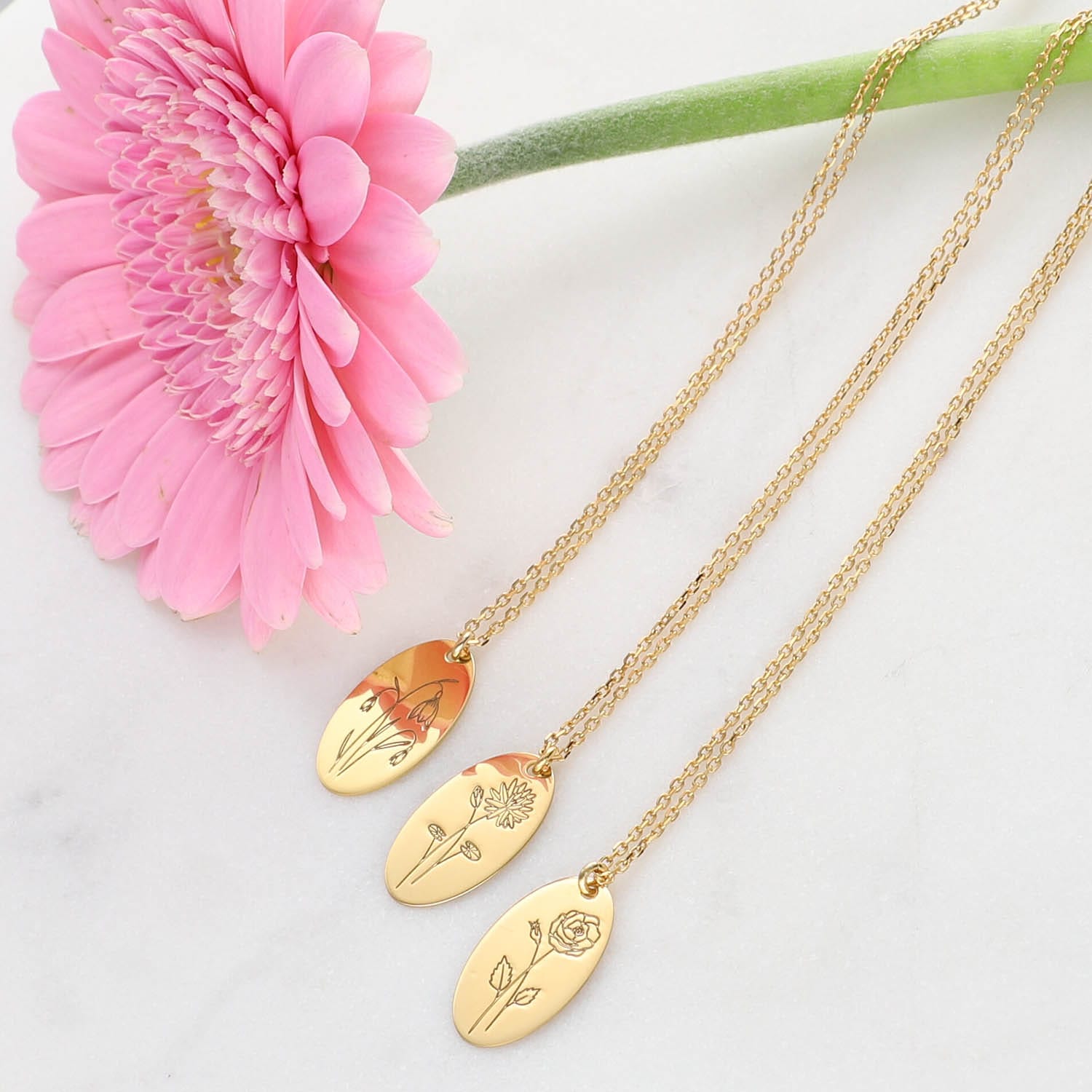 Damskie naszyjniki srebrne pozłacane z celebrytkami z kwiatami urodzeniowymi z kolekcji BIRTHDAY FLOWERS