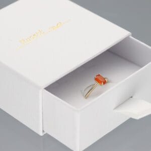 Złoty pierścionek z karneolem