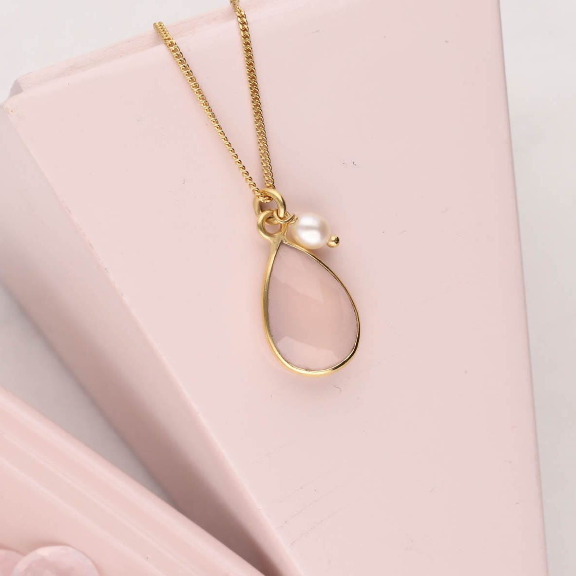 Różowy kamień naturalny - naszyjnik z różowym kamieniem