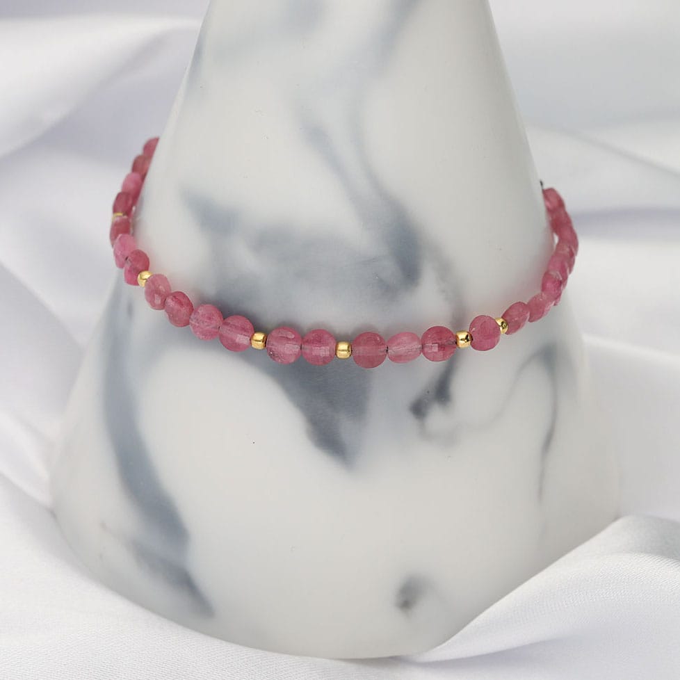 Różowy kamień szlachetny i półszlachetny w biżuterii - bransoletka z różowym kamieniem