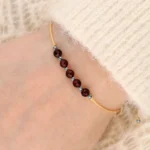 Bransoletka z granatu na sznurku srebrna