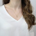 Naszyjnik liść srebrny pozłacany na dekolcie