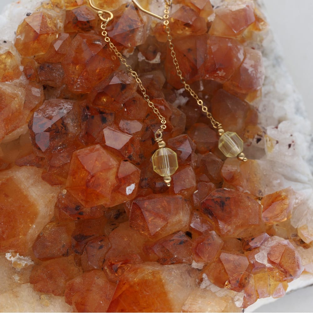 Żółty kamień ozdobny - długie wiszące kolczyki z cytrynem